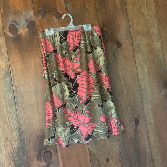 Jaclyn Smith Dresses & Skirts - Floral skirt with elastic waist